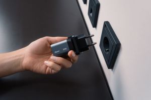 32200 GNC-35 GaN Charger 35W with 1 x USB-C® PD 35W / 1 x USB-A QC 3.0