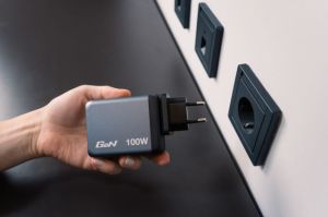 32202 GNC-100 GaN Charger 100W 2xUSB-CPD 100W / 1xUSB- PD 65W/ 1 x USB-