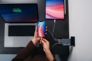 32204 GNC-200 GaN Charger 200W 2xUSB-C PD 100W / 1 x USB-C PD 65W/ 1 x USB